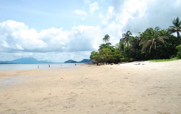   (Santubong Beach)