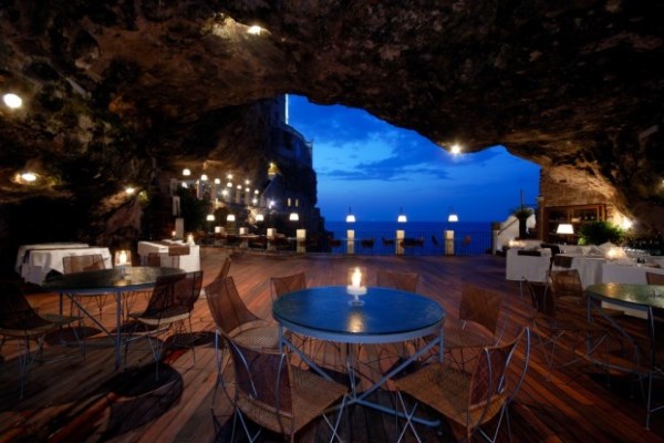  Ristorante Grotta Palazzese  --, 