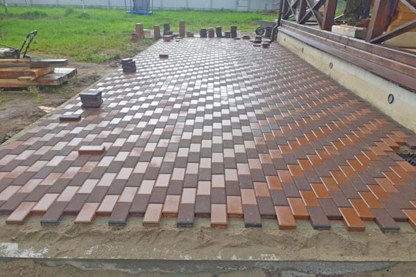 Как не испортить дорожку: главные ошибки при укладке тротуарной плитки и как их избежать Как не испортить дорожку: главные ошибки при укладке тротуарной плитки и как их избежать